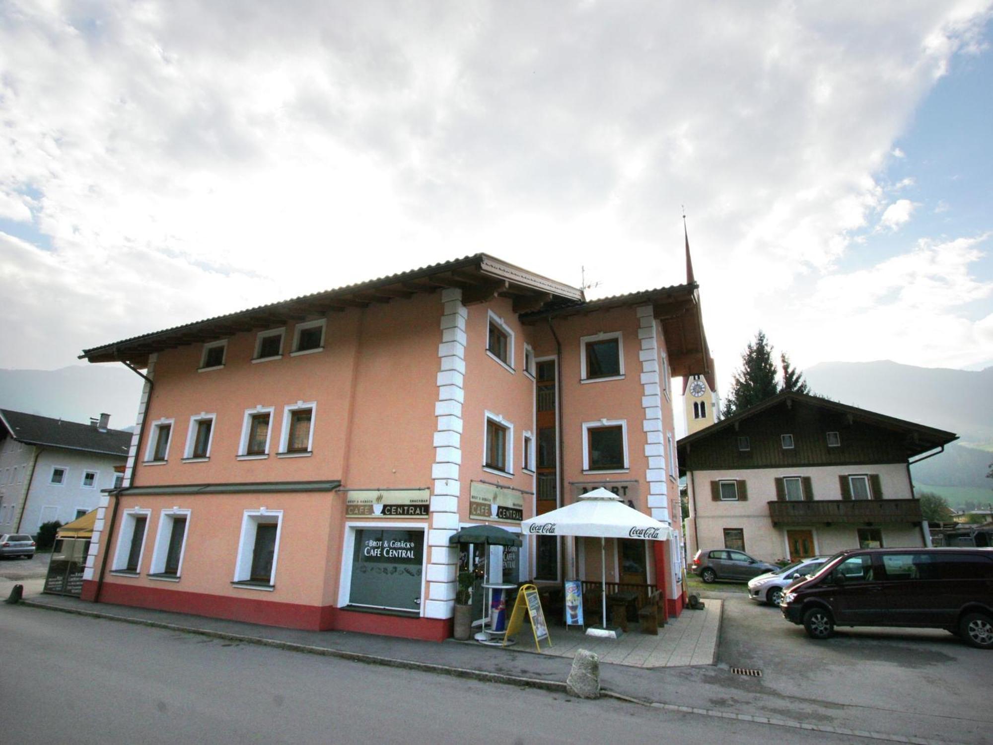 Spacious Apartment In Uderns Near Ski Area Exteriör bild