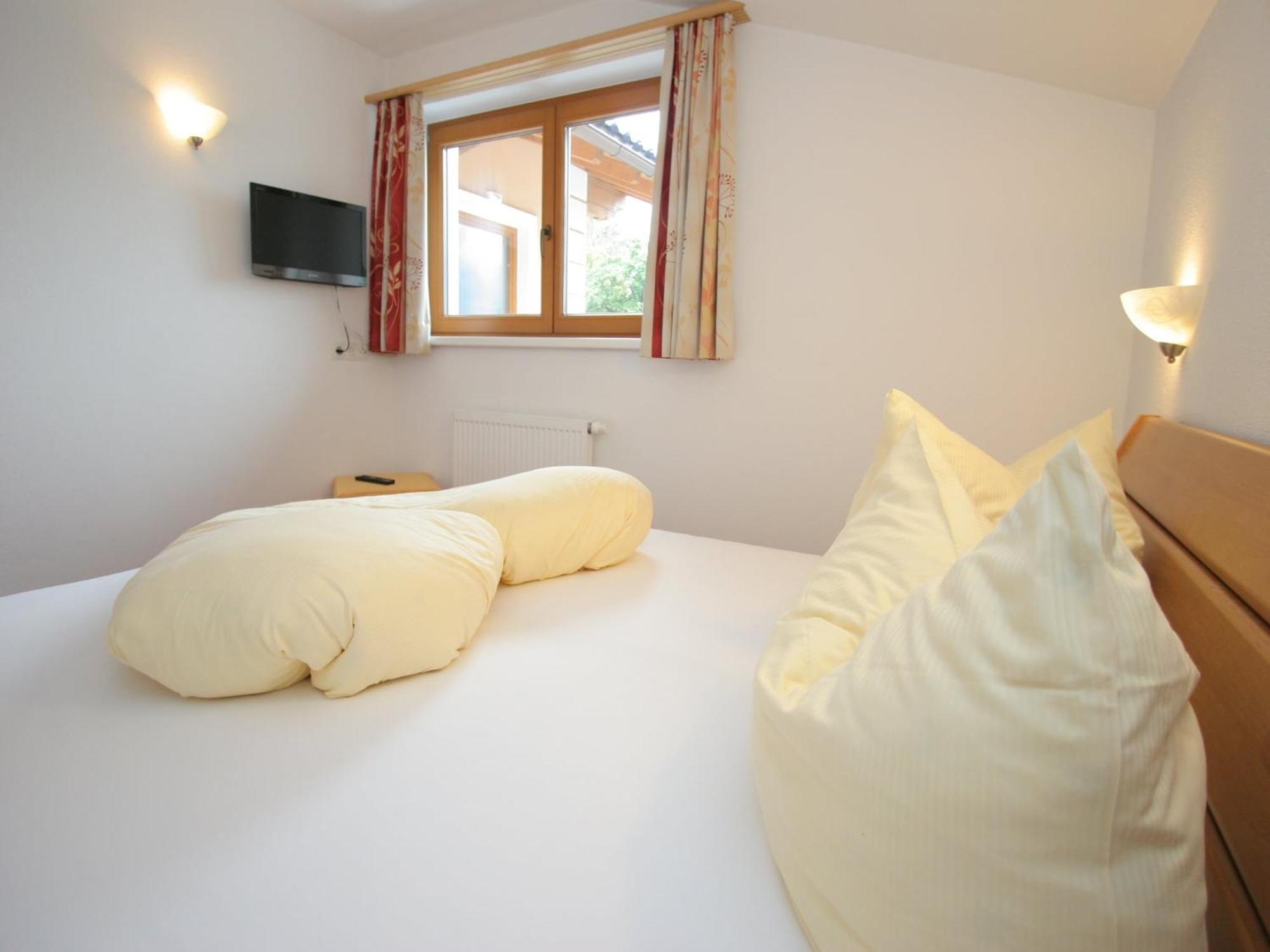 Spacious Apartment In Uderns Near Ski Area Exteriör bild