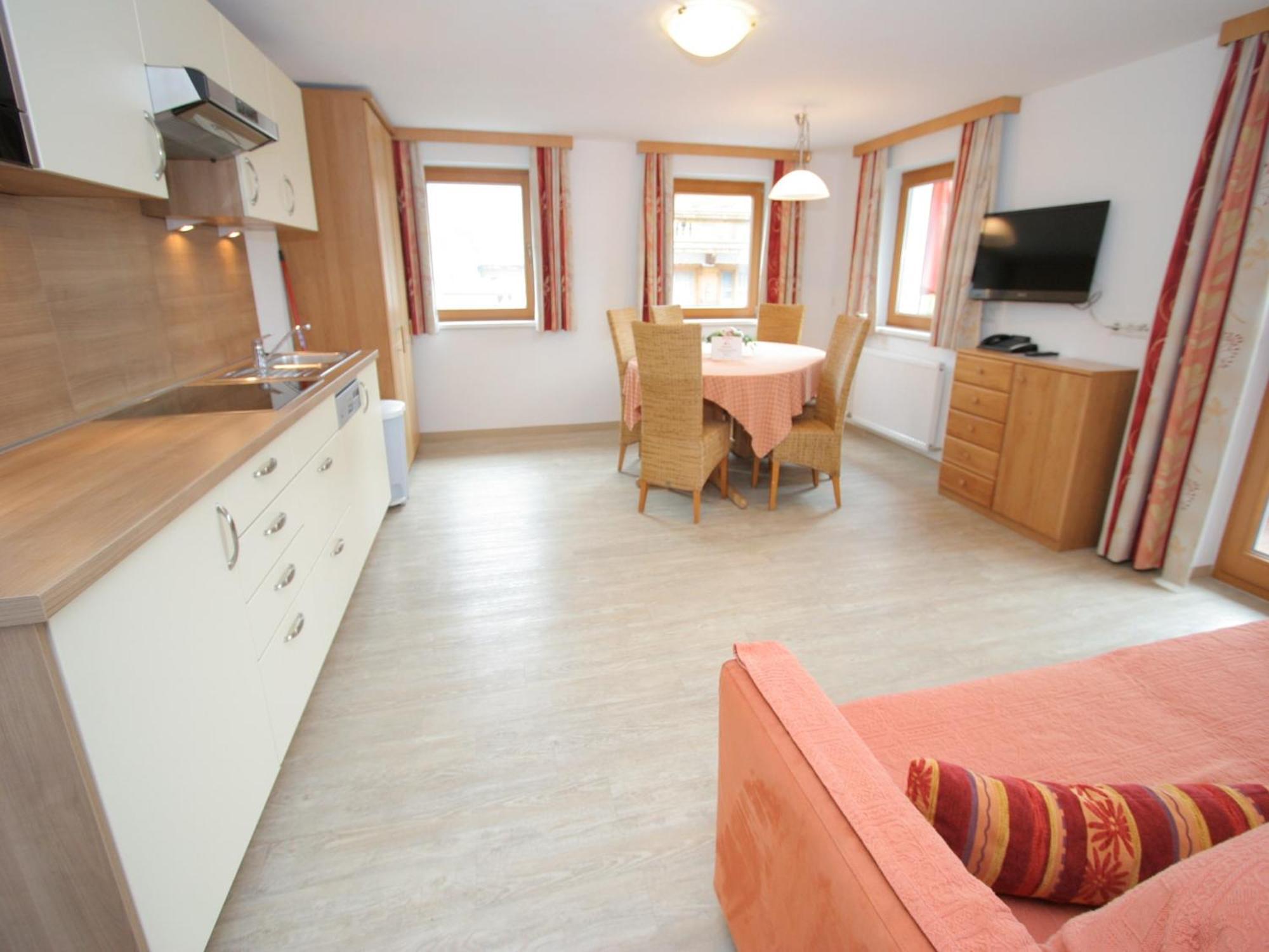 Spacious Apartment In Uderns Near Ski Area Exteriör bild