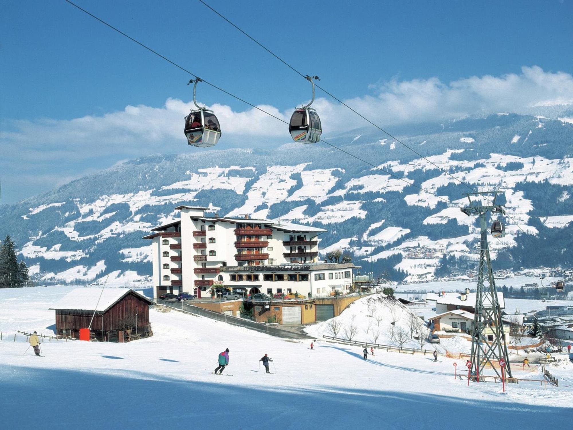 Spacious Apartment In Uderns Near Ski Area Exteriör bild