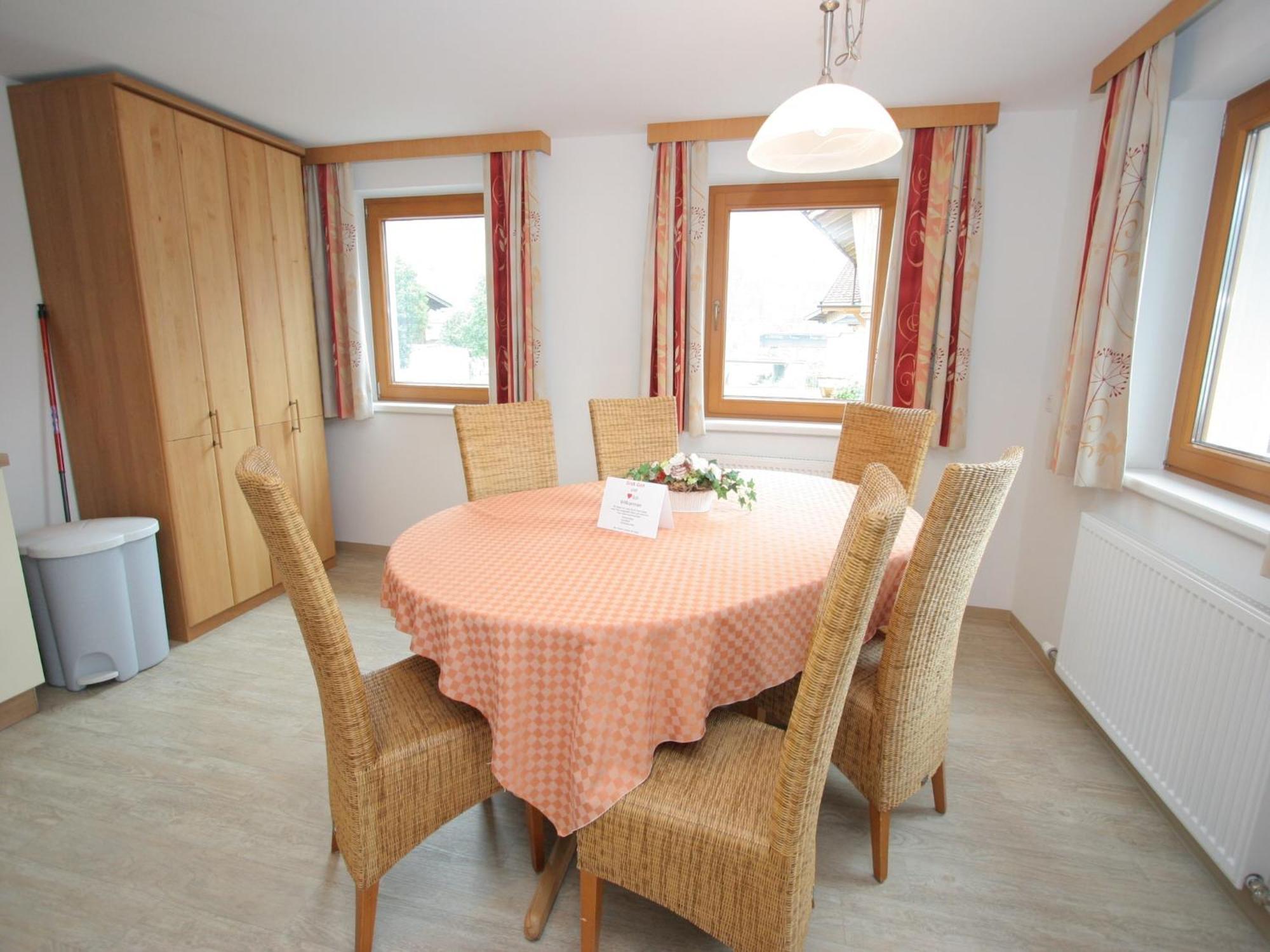 Spacious Apartment In Uderns Near Ski Area Exteriör bild