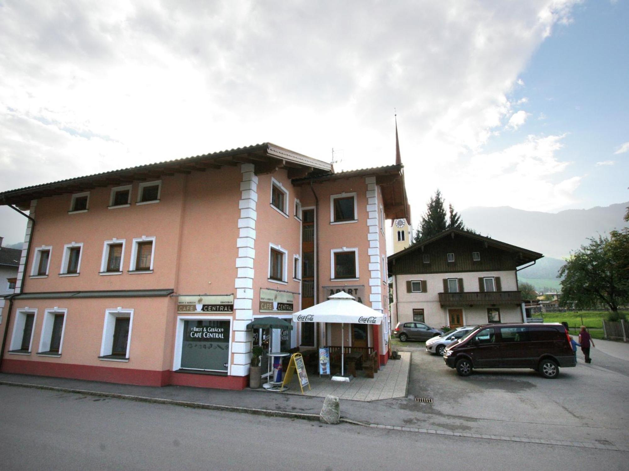 Spacious Apartment In Uderns Near Ski Area Exteriör bild