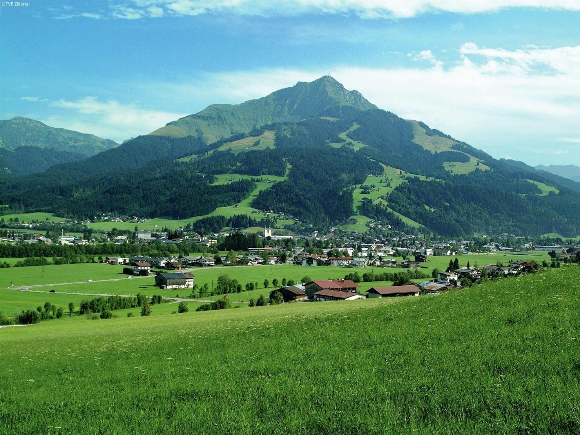 Spacious Apartment In Uderns Near Ski Area Exteriör bild