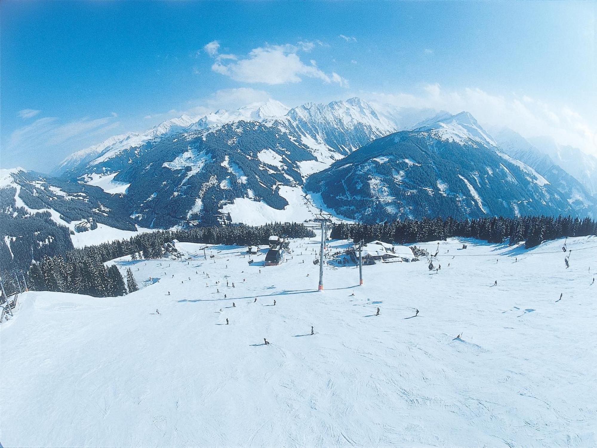 Spacious Apartment In Uderns Near Ski Area Exteriör bild